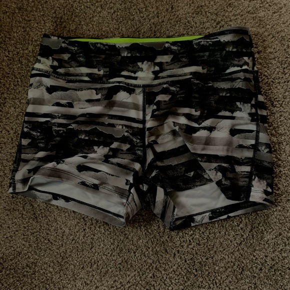 Spandex - Picture 2 of 4